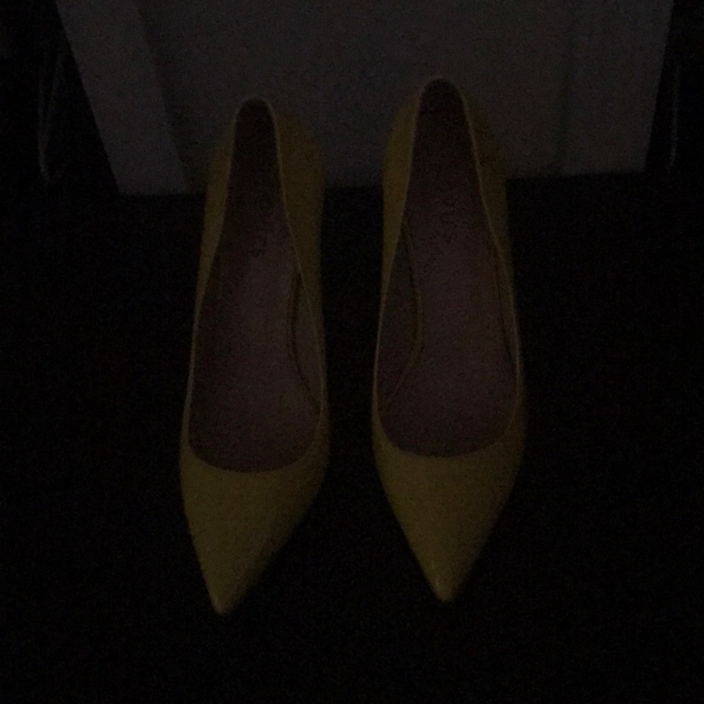 New basic Yellow Pumps, 8M